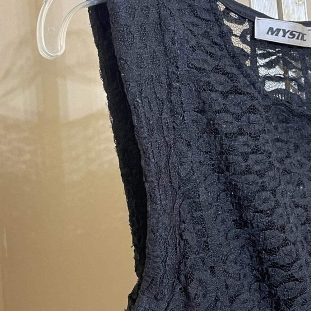 MYSTIC SLEEVELESS BLACK LACE DRESS - Picture 4 of 10